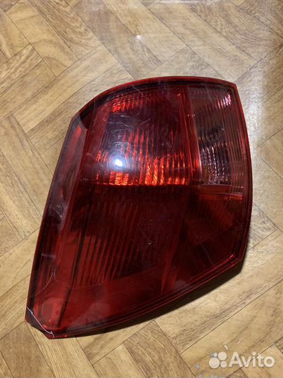 Фонарь задний nissan j10