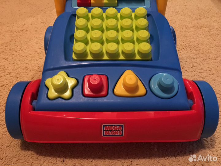 Каталка с конструктором для малыша mega bloks