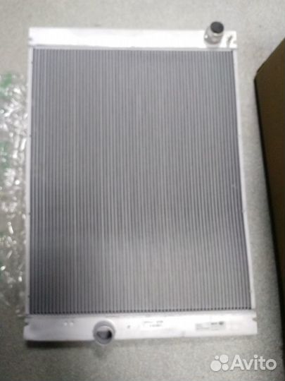 Радиатор бмв/BMW E60 525i/530i мех. коробка