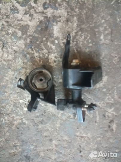 Подушка двигателя Тойота Королла Е100