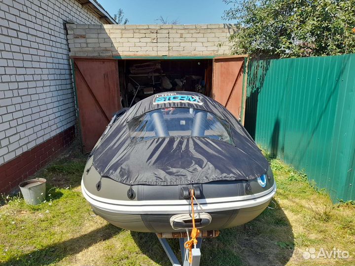 Лодка с мотором