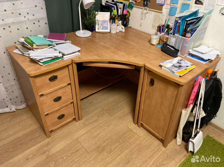 Угловой письменный стол