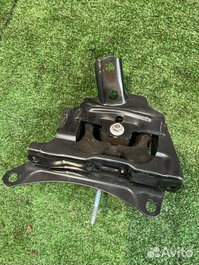 Подушка двигателя передняя левая Toyota Prius