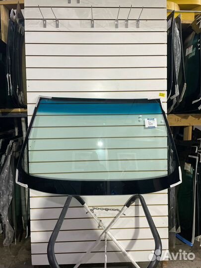 Лобовое стекло на Сузуки Свифт