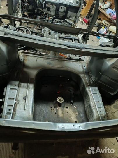 Задняя правая четверть крыло LADA Priora