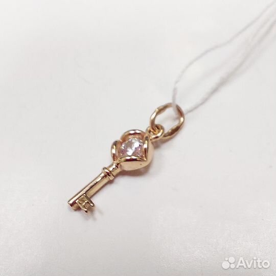 Золотая подвеска с камнем