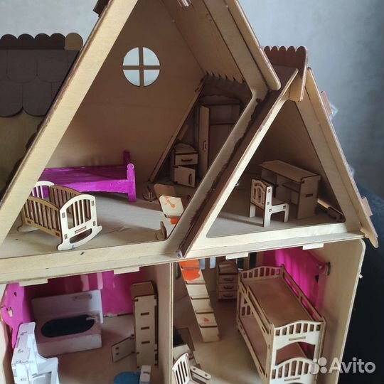 Кукольный домик с мебелью