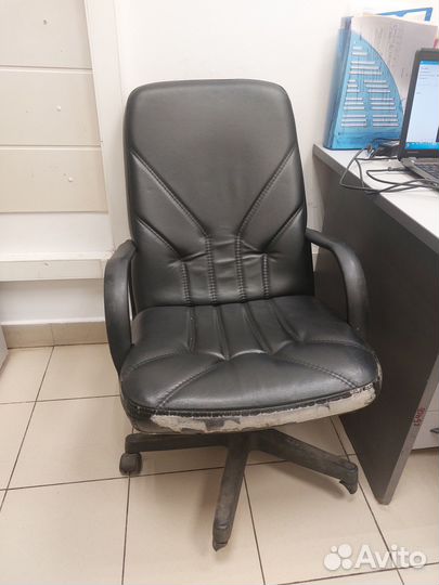 Офисное кресло