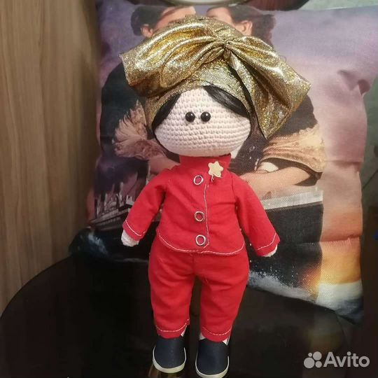 Вязаная кукла ручной работы