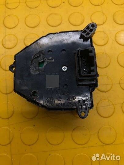 Кнопки в рулевое колесо Kia Rio G4fghw611806 2018