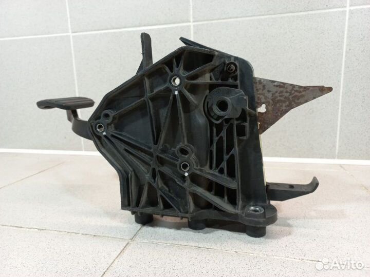 Педаль тормоза Renault Laguna 3