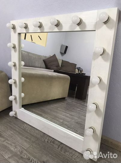 Гримерное зеркало 90*90 см в наличии
