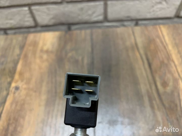 Kia Mohave Датчик включения стоп сигнала