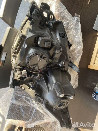 Фара пердняя правая Toyota vellfire