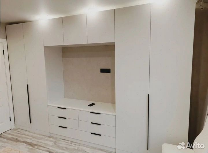 Шкаф распашной 2.1м