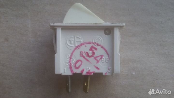 Полка, выключатель света, патрон для х-ка 