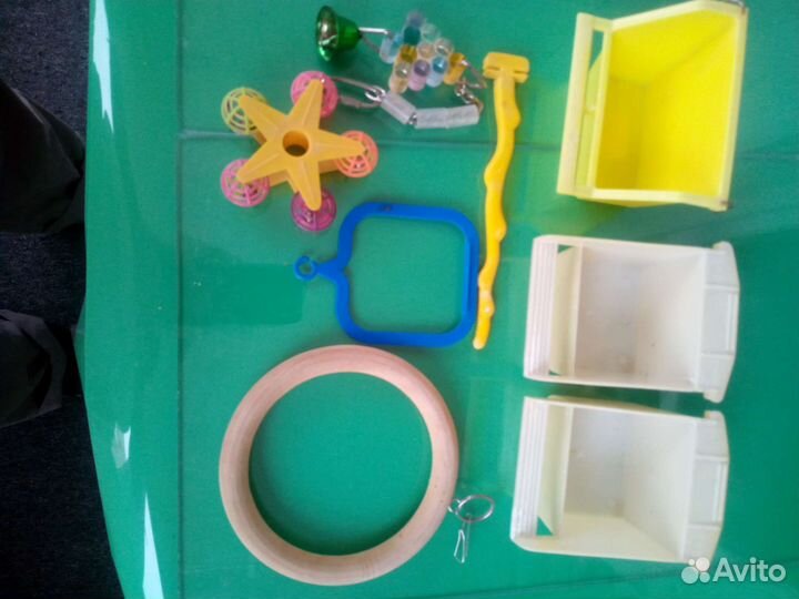 Кормушки для попугаев (3шт.),кольцо и т.д