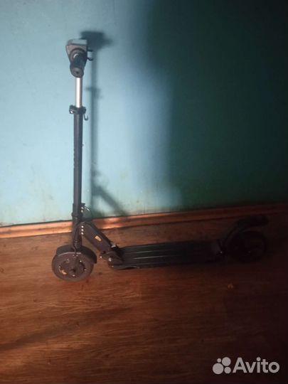 Электросамокат сломанный
