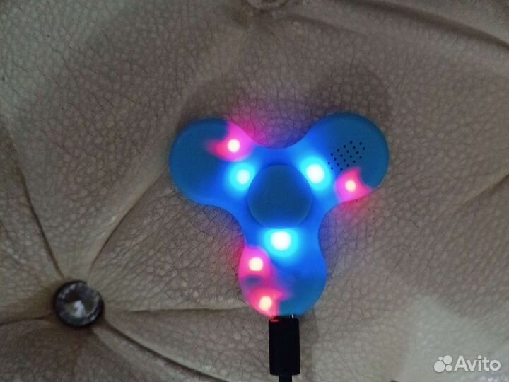 Светяшийся Спиннер с блютузом