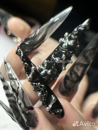 Модель на креативный маникюр