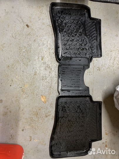 Автомобильные коврики резиновые