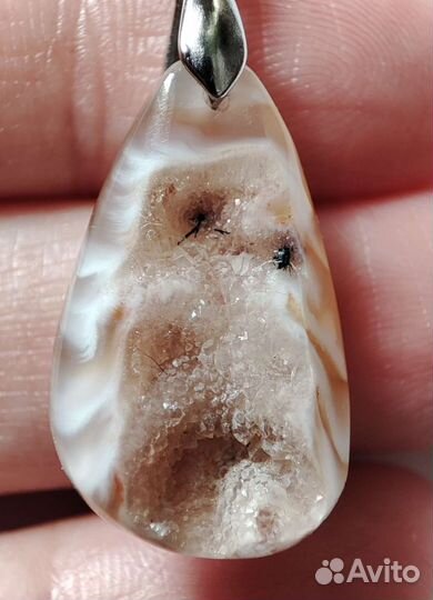 Кулон из друзы полосатого абрикосового Агата