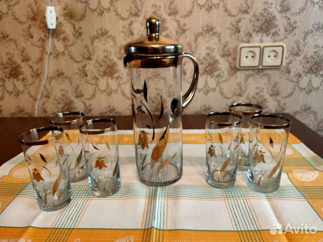 Кувшин со стаканами