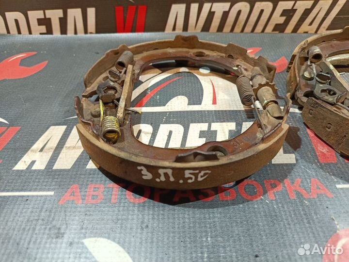 Колодки стояночного тормоза Toyota Wish XE10