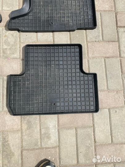 Коврики на genesis G70