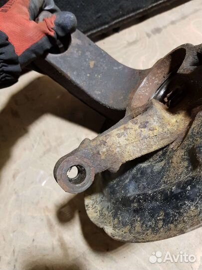 Поворотный кулак левый Renault Megane 2