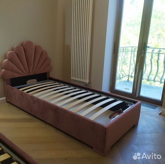 Кровать двухспальная в наличии и на заказ. Доставка