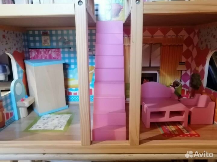 Домик кукольный с мебелью