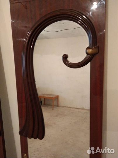 Двери с зеркалами