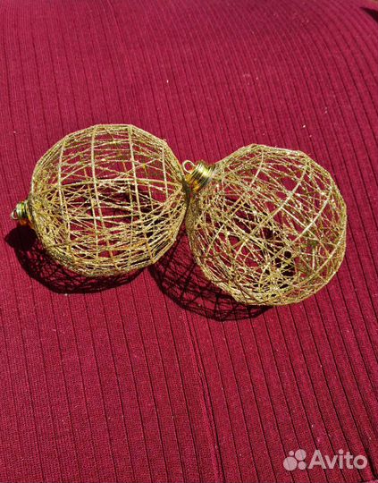 Золотые елочные шары