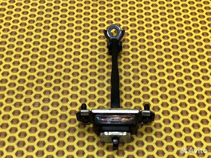 Ограничитель двери задний правый Hyundai I30 PD