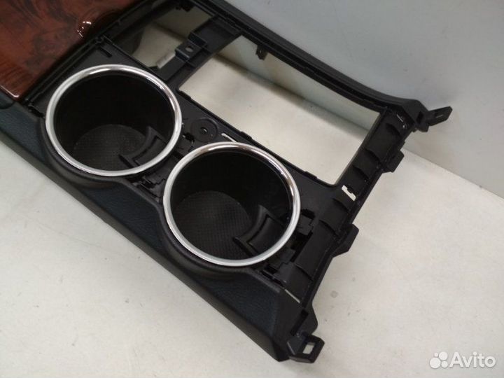 Панель центральной консоли передний Toyota