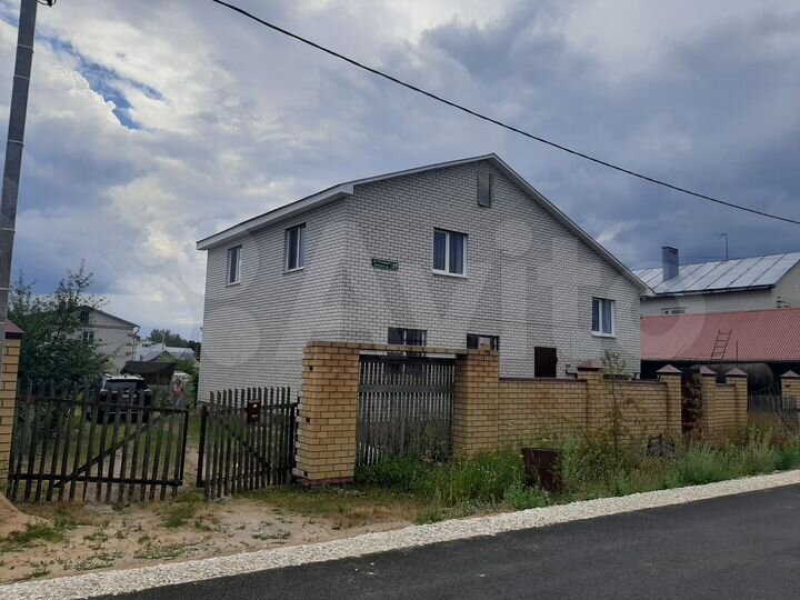 Дом 190 м² на участке 8 сот.