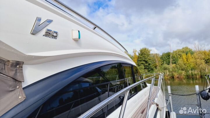 Моторная яхта Princess V50 (2018, 255 м/ч)