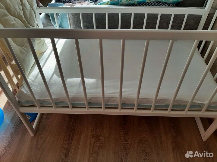 Детская кроватка-маятник белая Матрас