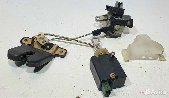 Замок багажника Audi A4 B5 седан