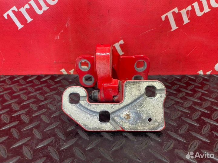 Петля двери правой Renault T