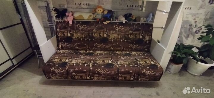 Продам двухъярусную кровать с диваном
