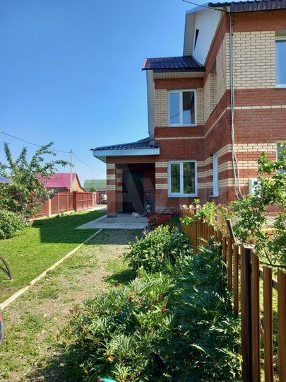 Коттедж 321,8 м² на участке 8 сот.