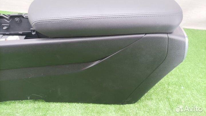 Подлокотник Kia K5 DL3 G4KN 2020
