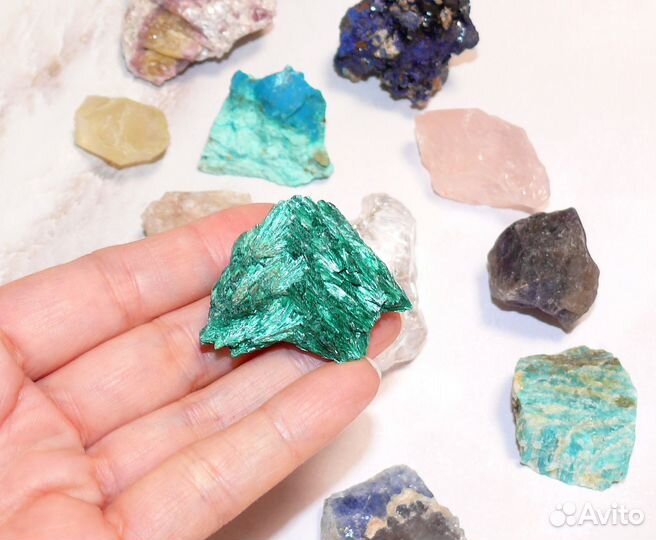 Необработанные натуральные камни и минералы
