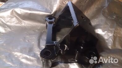 Кронштейн подушки двигателя левый