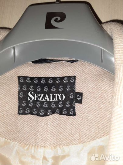 Пальто женское 42 Sezalto