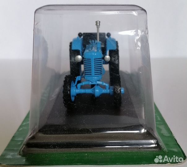Модель трактора 1:43
