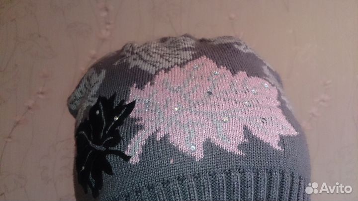 Шапка с листьями