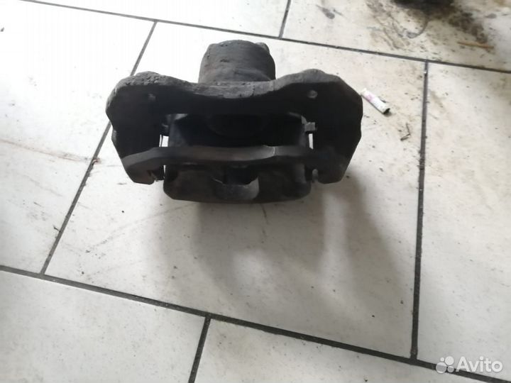 Суппорт тормозной передний mitsubishi lancer 9